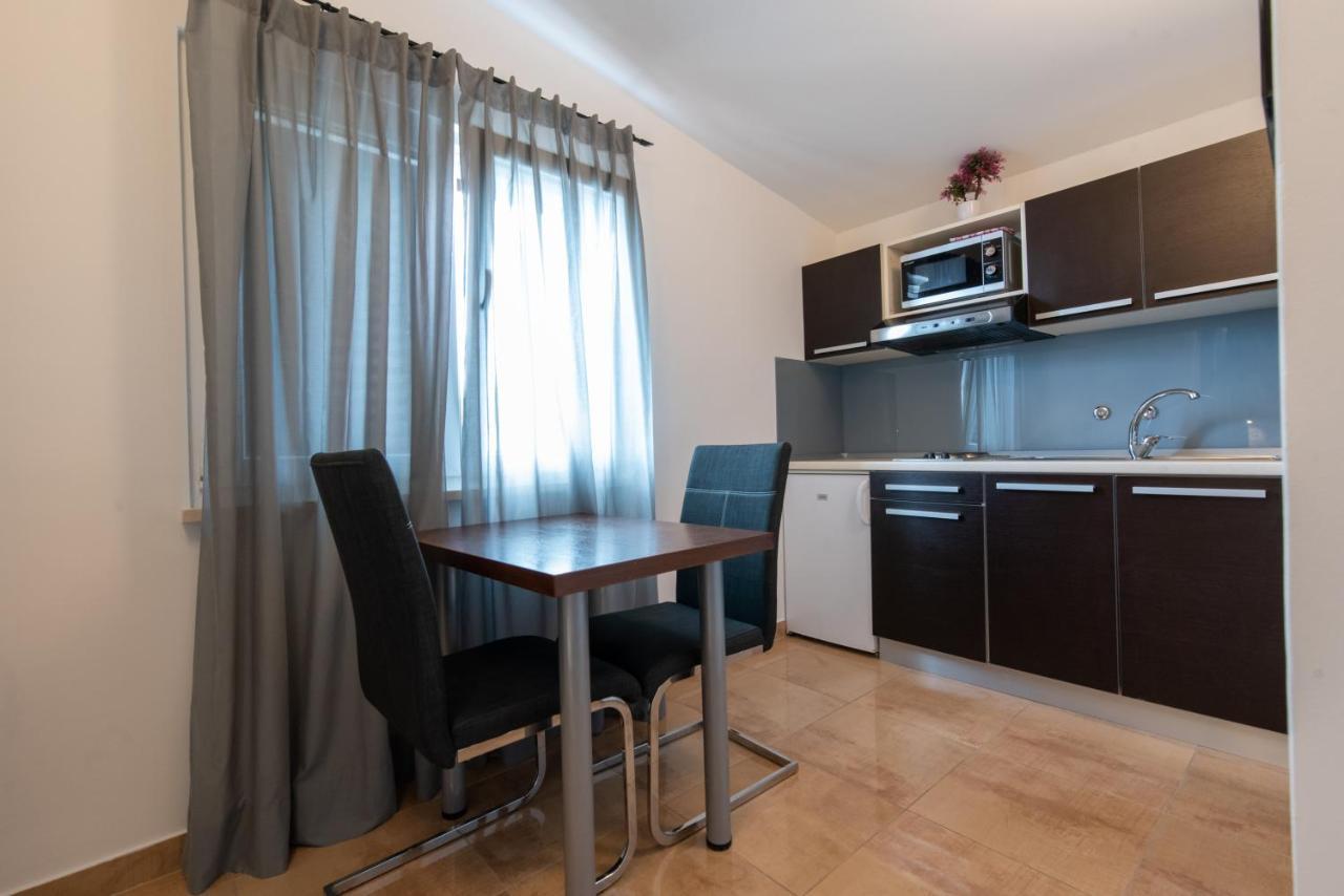 Apartments Amigos Podstrana Exterior photo